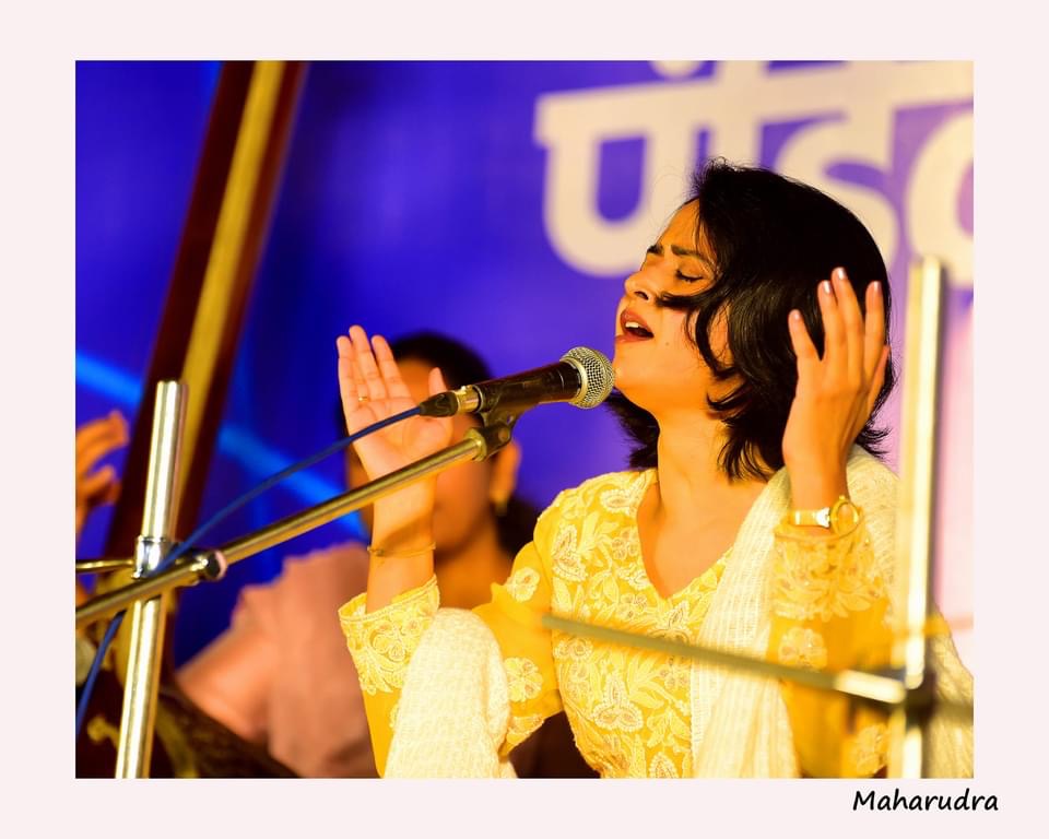 Nashik lovers are mesmerized by the singing of Sniti Mishra